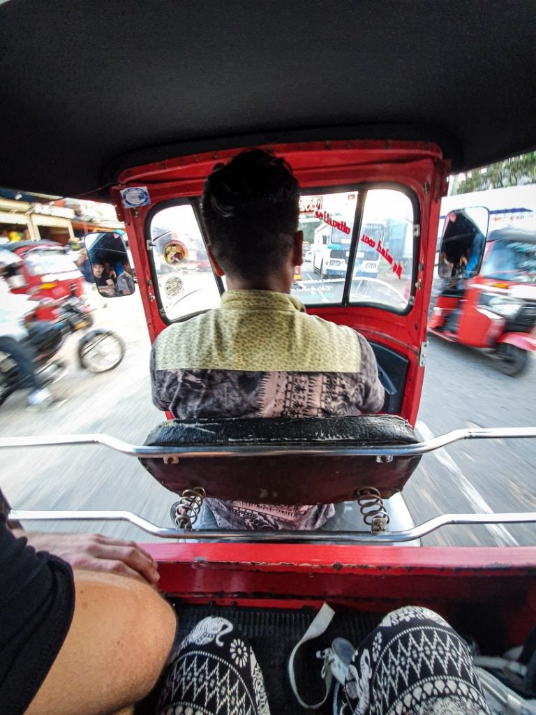 Sri Lanka | openbaar vervoer | in tuktuk