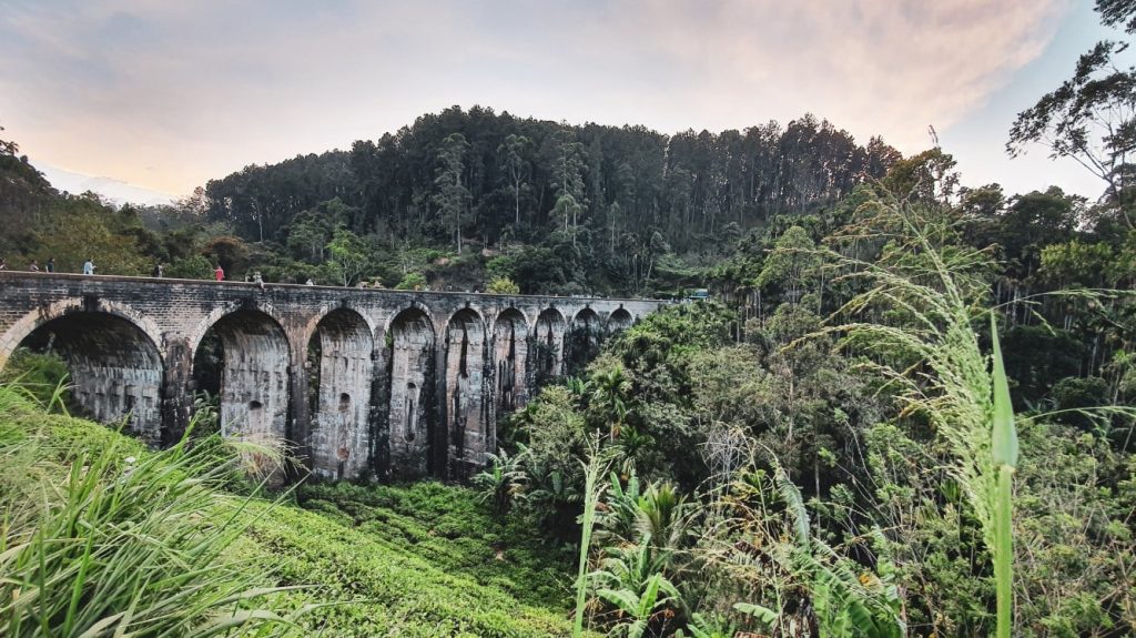 9 arches bridge - Ella in Sri Lanka