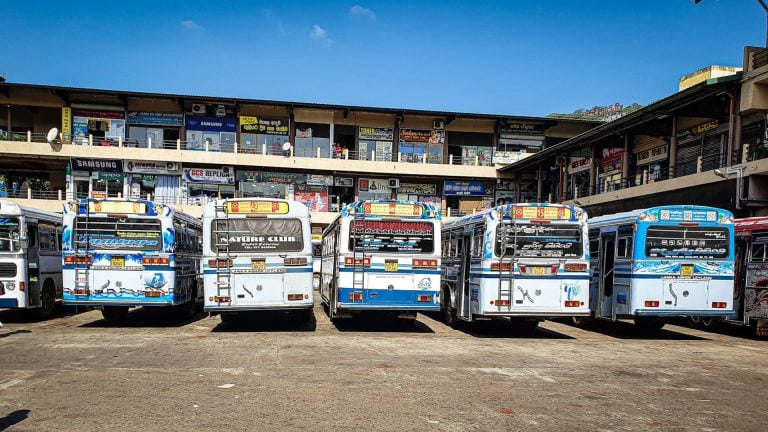 Sri Lanka | openbaar vervoer | bussen