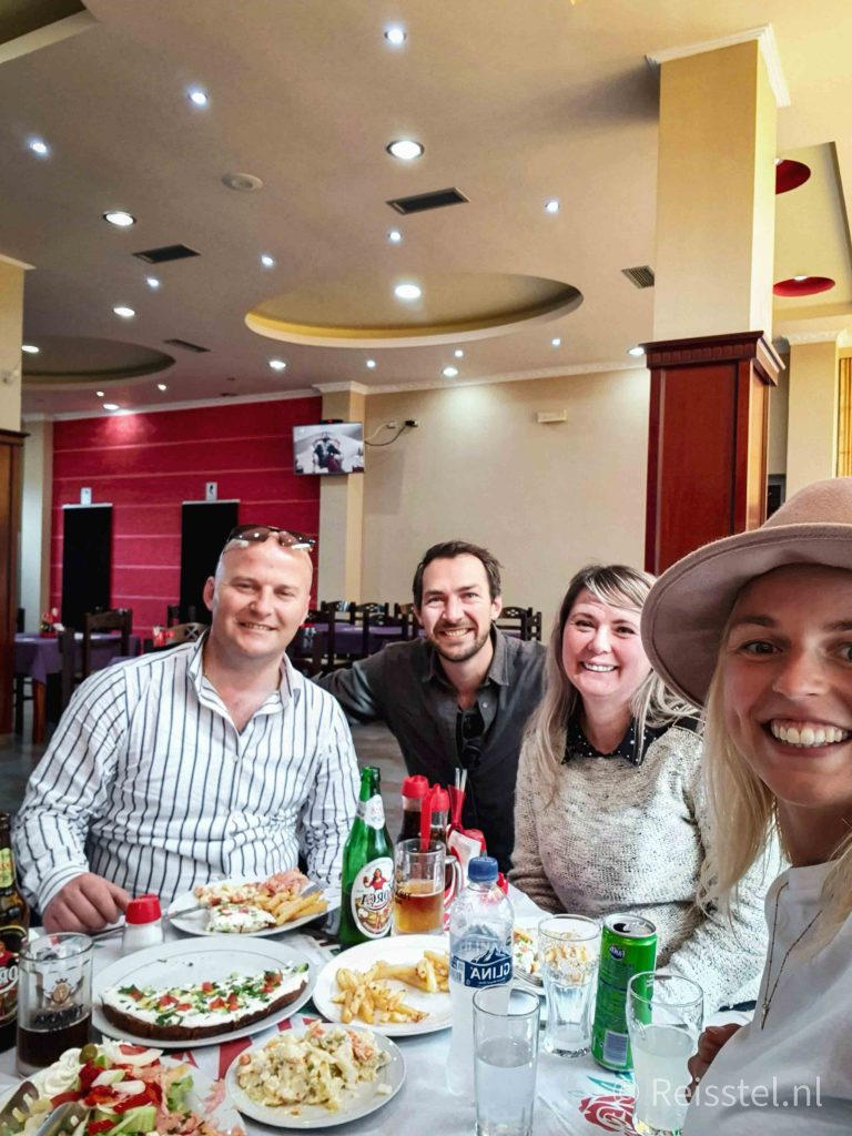 Week 35 | Tirana eten met Igli en Genta