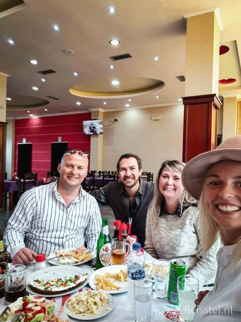 Week 35 | Tirana eten met Igli en Genta