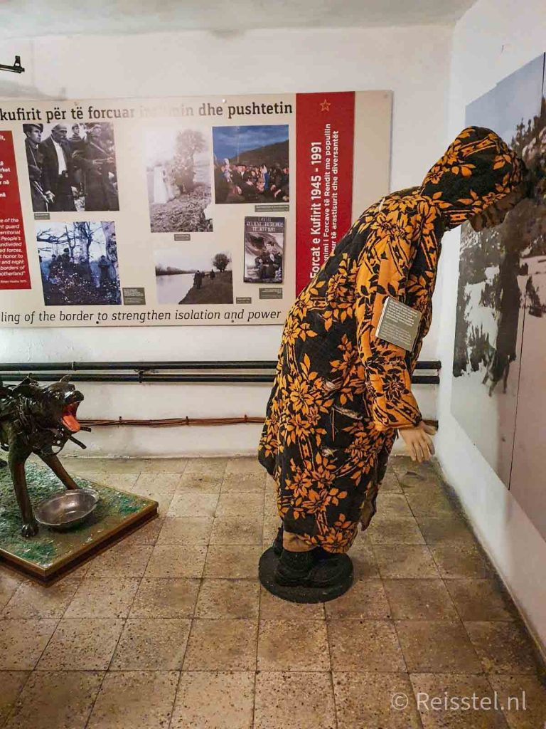 Week 35 | Bunkart museum binnen Tirana