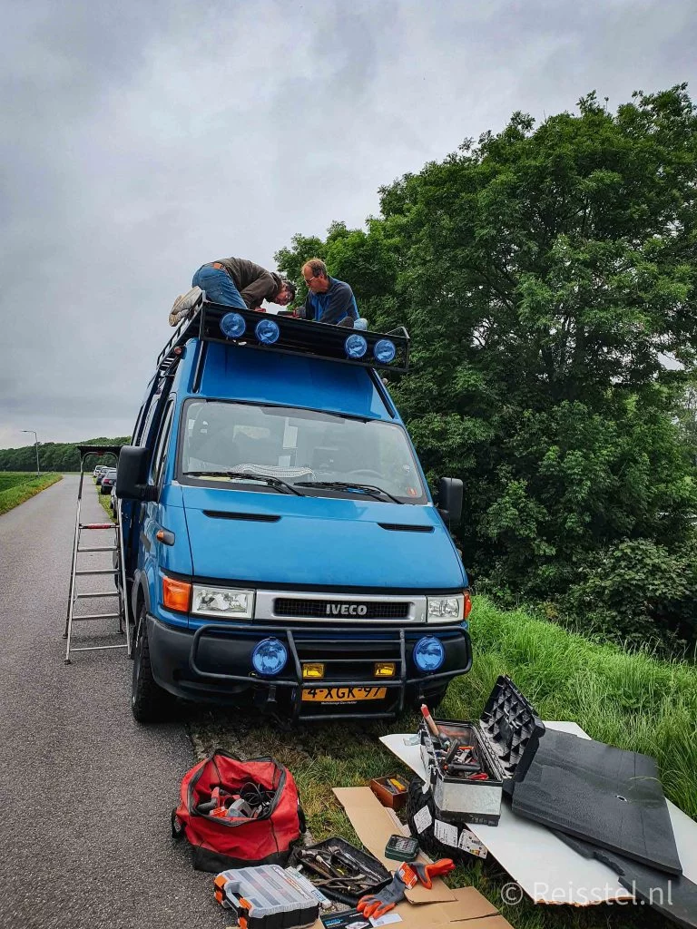 Reisstel.nl | Een Stacaravan als Tweede Huis: onze tips en ervaringen Dakluik camper | camper dakluik 40x40