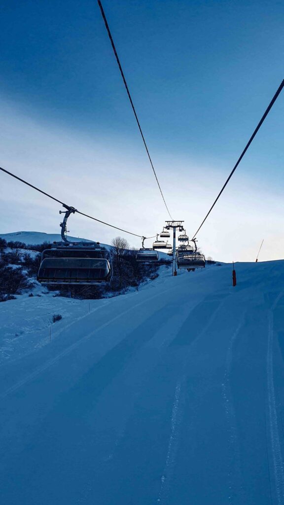Wintersport | liften | stoeltjeslift zonsopgang
