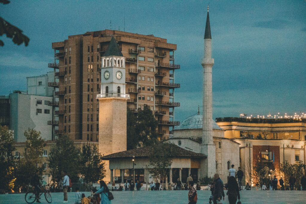 Albanië | Stedentrip Tirana | Photo by Mario Beqollari on Unsplash
