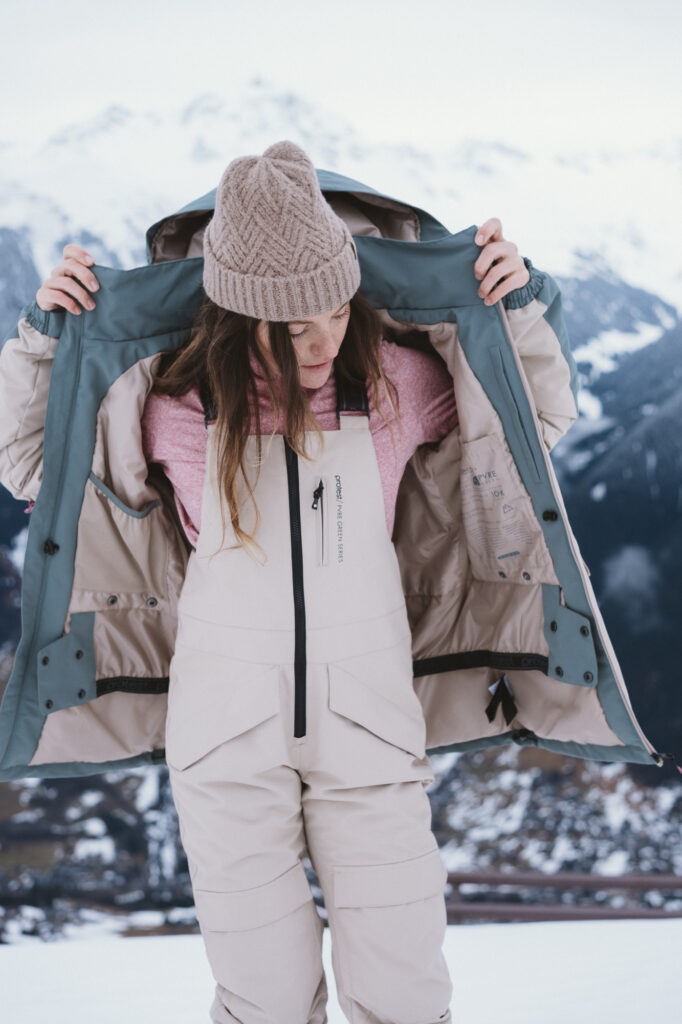 Reisstel.nl | Wat moet je meenemen op wintersport? Onze wintersport paklijst met dé winteruitrusting van 2025.