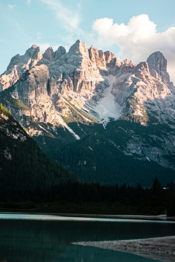 Doen in Dolomieten | Meren bezoeken in de winter | Mikolas Voborsky via Unsplash