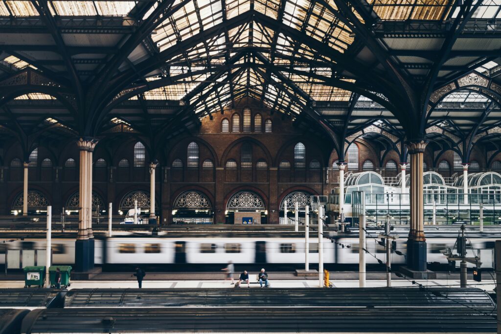 Reizen met de trein in Europa | Ugur Akdemir via Unsplash