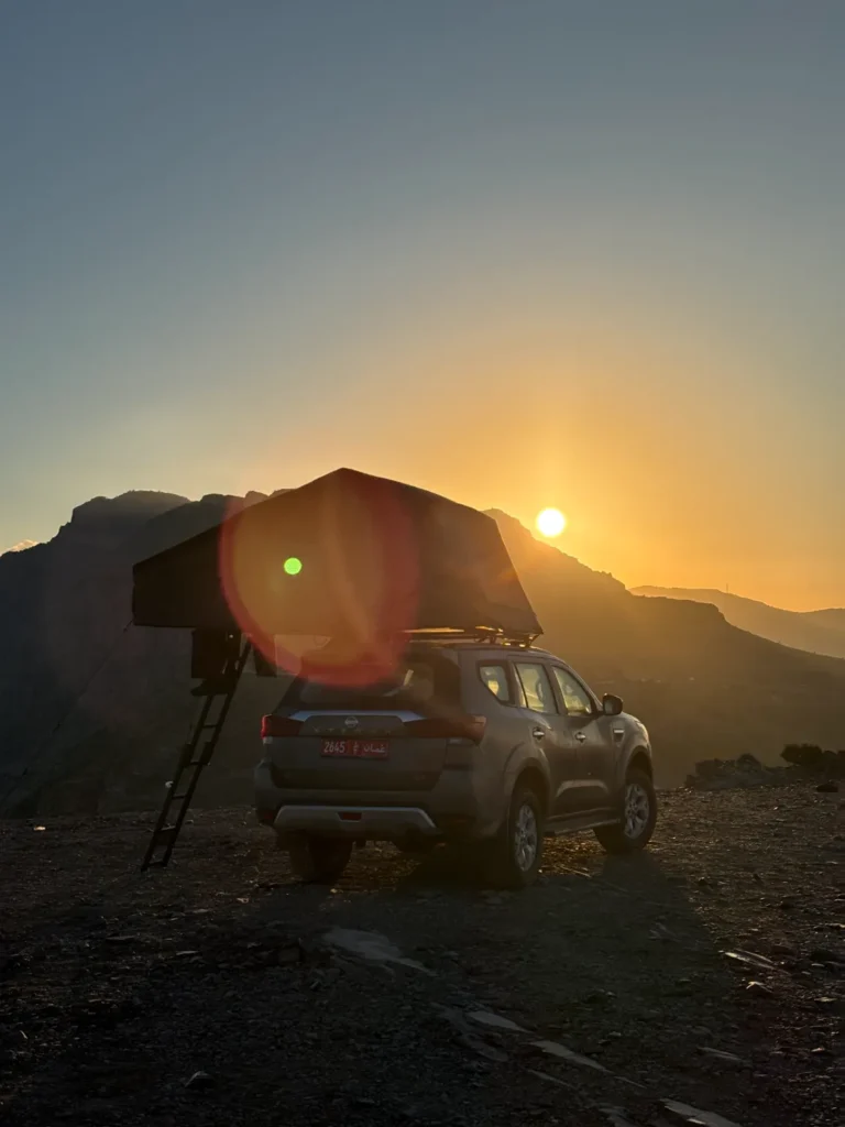 Reisstel.nl | Wildkamperen in Oman met 4×4 en daktent: onze ervaring & praktische tips Wildkamperen Oman | slapen in de bergen