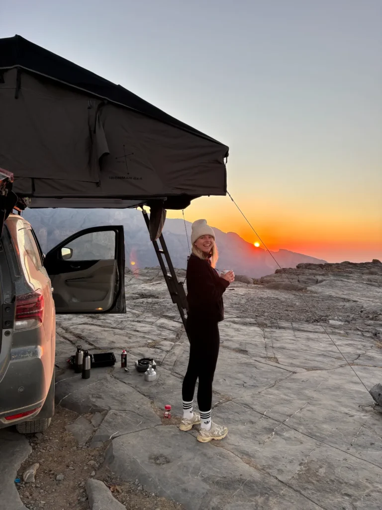Reisstel.nl | Wildkamperen in Oman met 4×4 en daktent: onze ervaring & praktische tips Wildkamperen Jebel Shams | koude nachten