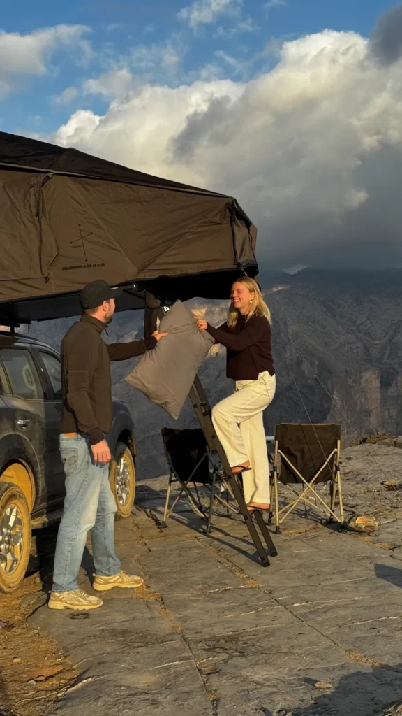 Reisstel.nl | Wildkamperen in Oman met 4×4 en daktent: onze ervaring & praktische tips 4x4 met daktent | routine opbouwen onderweg