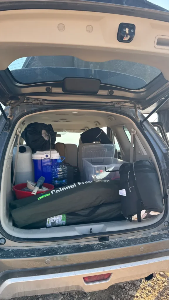 Reisstel.nl | Wildkamperen in Oman met 4×4 en daktent: onze ervaring & praktische tips Inhoud kofferbak | Oman 4x4 met daktent