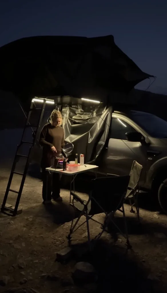 Reisstel.nl | Wildkamperen in Oman met 4×4 en daktent: onze ervaring & praktische tips 4x4 met daktent | ledlampjes
