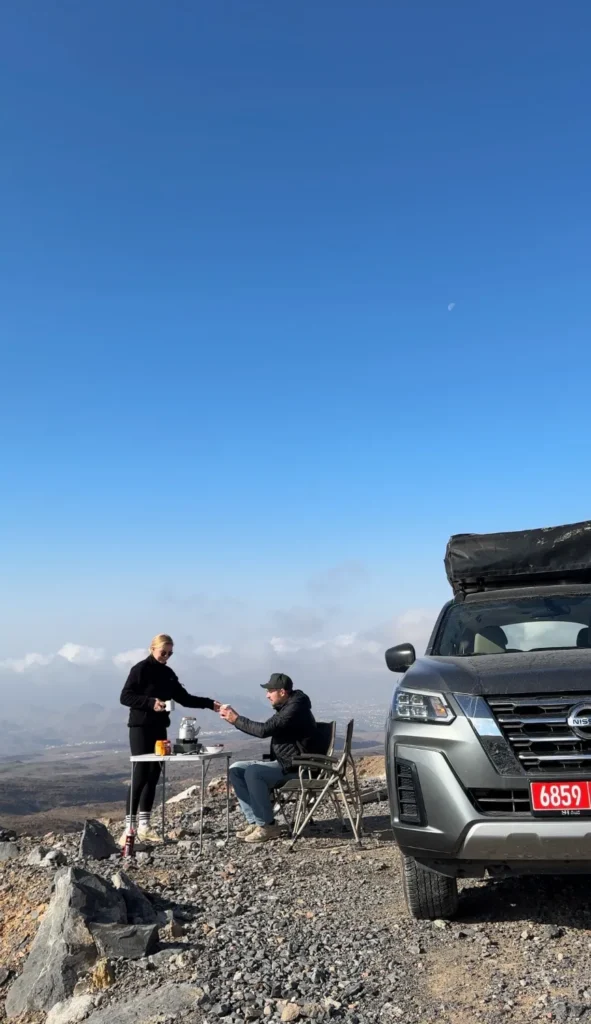 Reisstel.nl | Wildkamperen in Oman met 4×4 en daktent: onze ervaring & praktische tips Wildkamperen Jebel Hatt | koude nachten