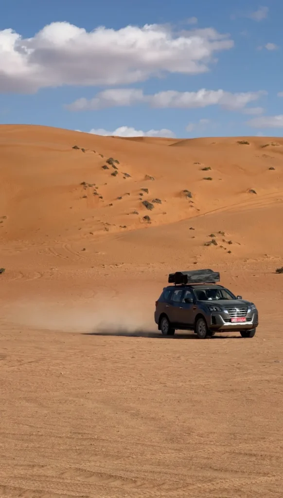 Reisstel.nl | Wildkamperen in Oman met 4×4 en daktent: onze ervaring & praktische tips Rijden in de woestijn Oman | 4x4 met daktent