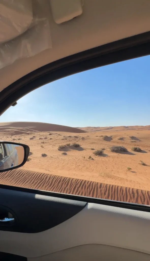 Reisstel.nl | Wildkamperen in Oman met 4×4 en daktent: onze ervaring & praktische tips Uitzicht vanuit auto Oman
